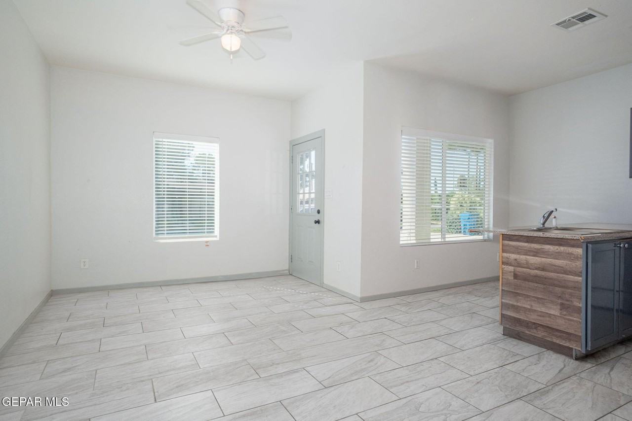 621 Main St - Photo 4 of 15