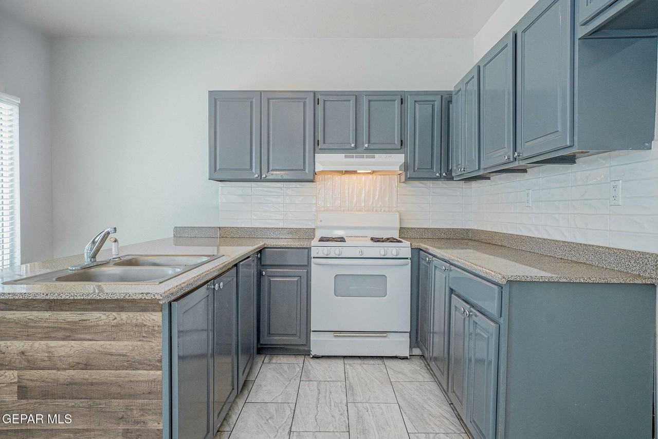 621 Main St - Photo 5 of 15