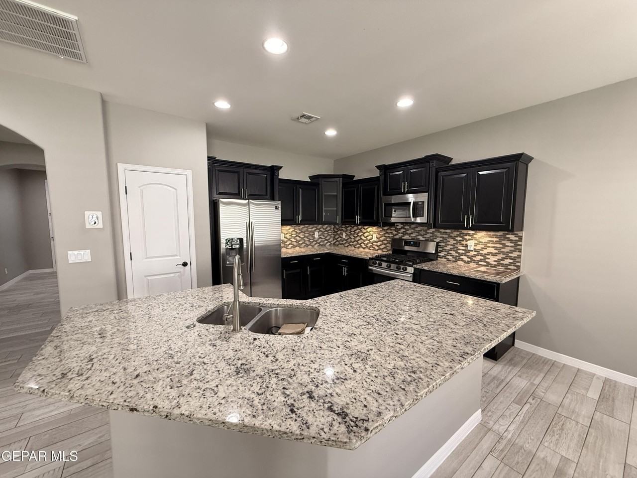 12125 Chapel Hill Rd - Photo 3 of 38