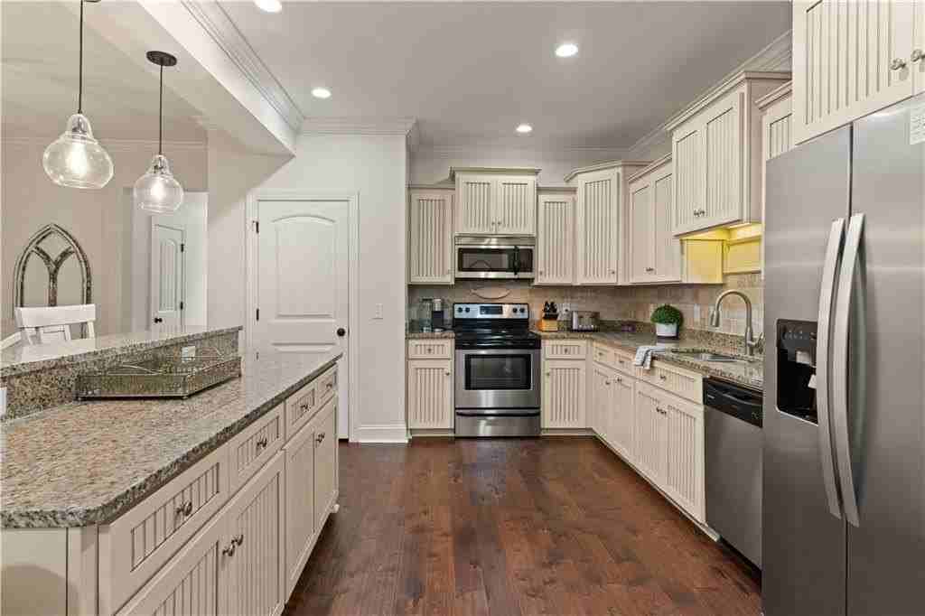 504 Reserve Ln - Photo 7 of 18