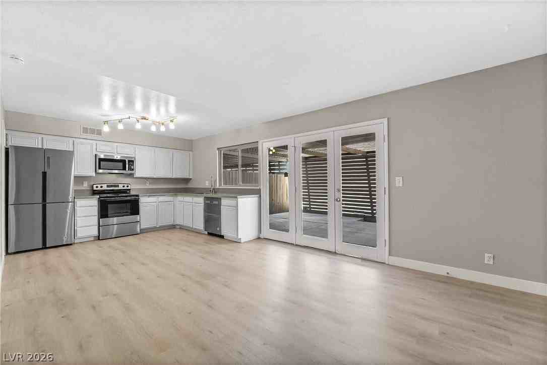 4630 Bountiful Way - Photo 6 of 32