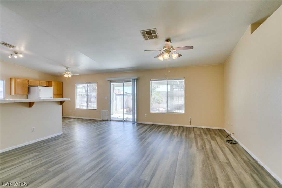 3001 Johannan Ln - Photo 4 of 33