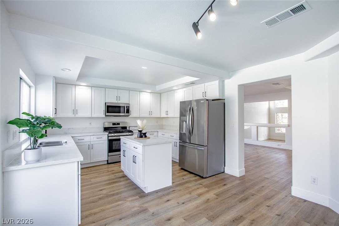 8500 Copper Mountain Ave - Photo 4 of 46