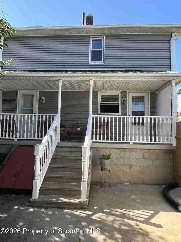 532 N Hyde Park Ave - Photo 2 of 10
