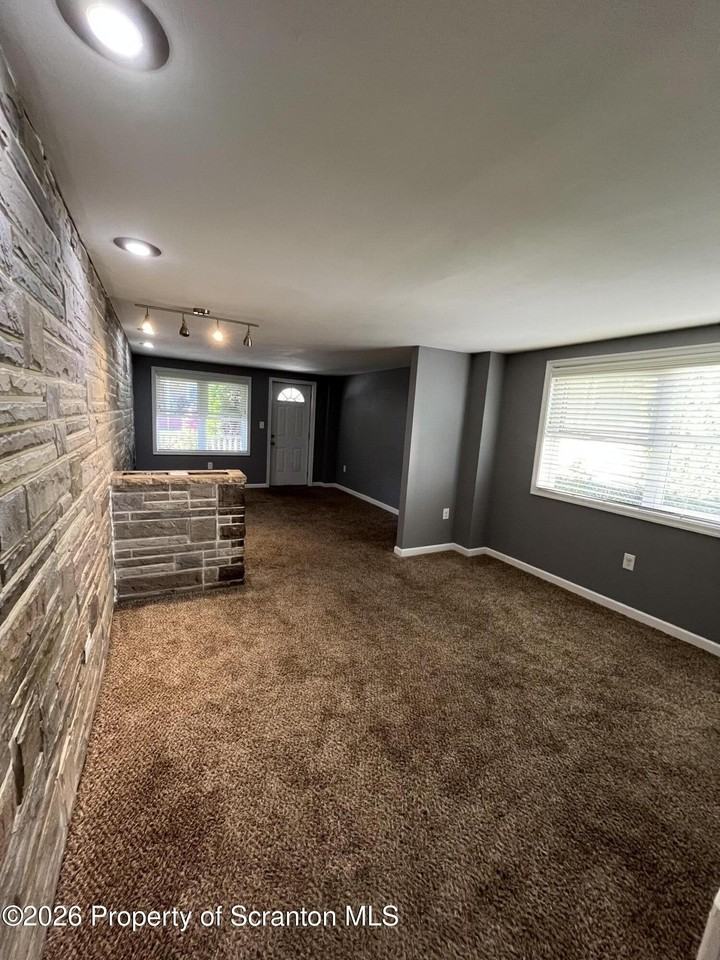 532 N Hyde Park Ave - Photo 3 of 10