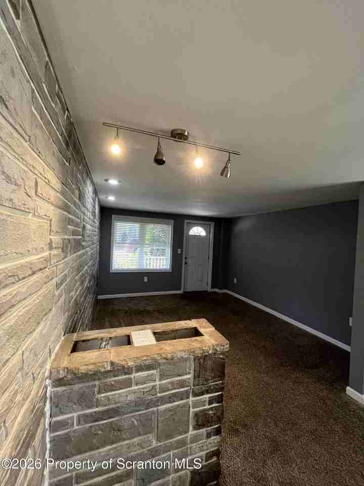 532 N Hyde Park Ave - Photo 4 of 10