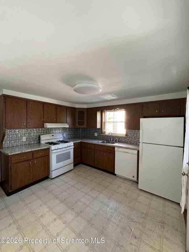 532 N Hyde Park Ave - Photo 6 of 10