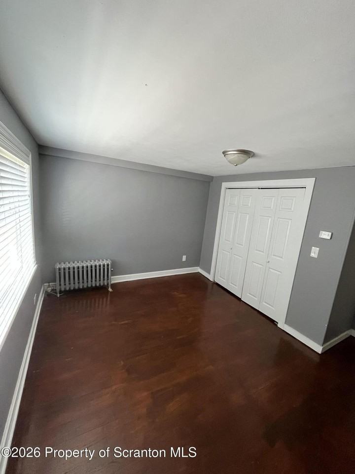 532 N Hyde Park Ave - Photo 7 of 10