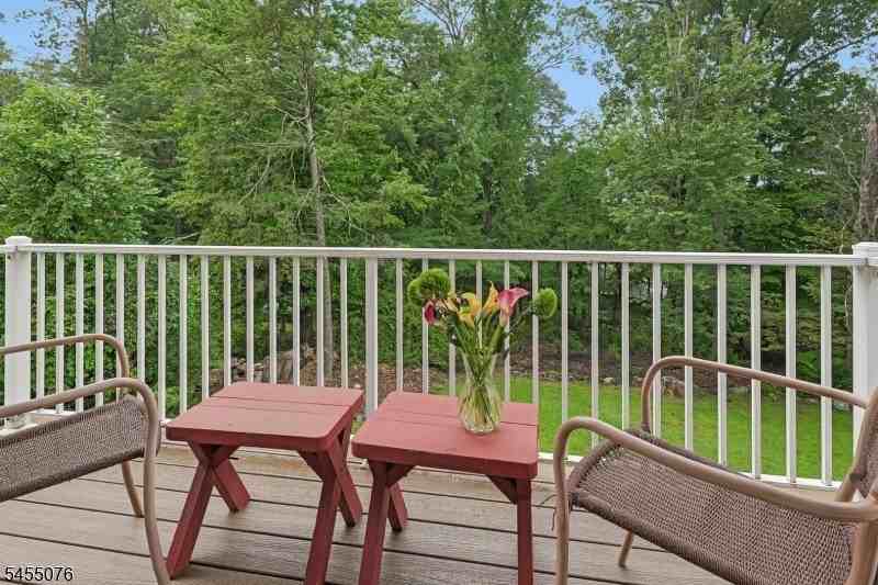 21 Aspen Rd - Photo 4 of 32
