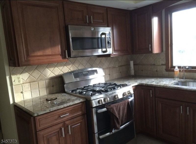 10 Lauren Ct - Photo 6 of 16