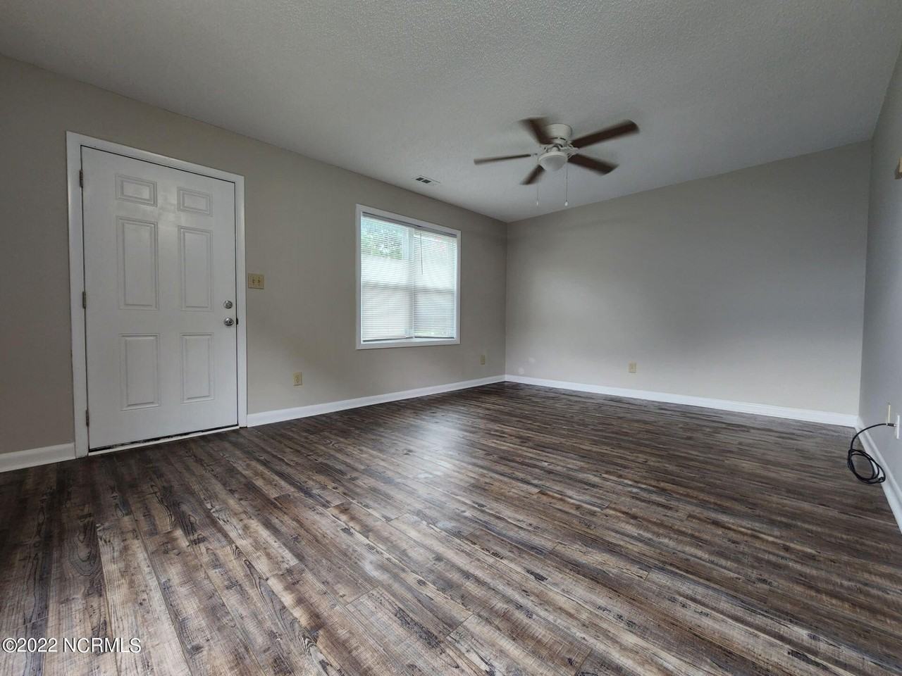 12 Portwest Townhouses #D - Photo 4 of 17
