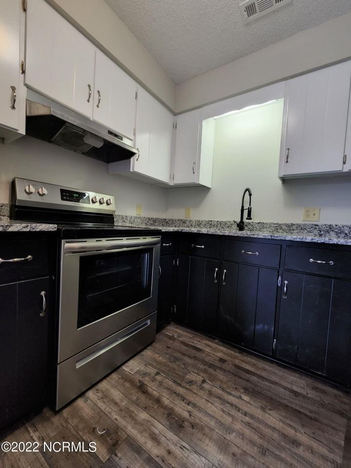 12 Portwest Townhouses #D - Photo 6 of 17