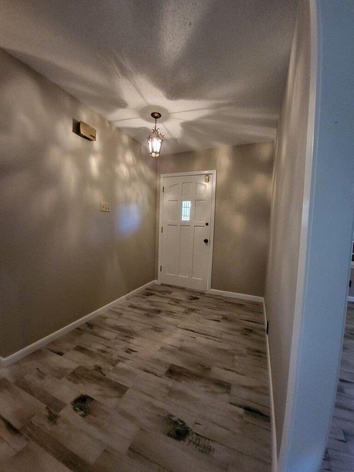 119 Wedgewood Ln - Photo 2 of 18