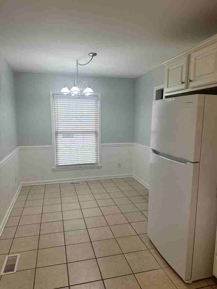 2908 Argyle Dr - Photo 3 of 7