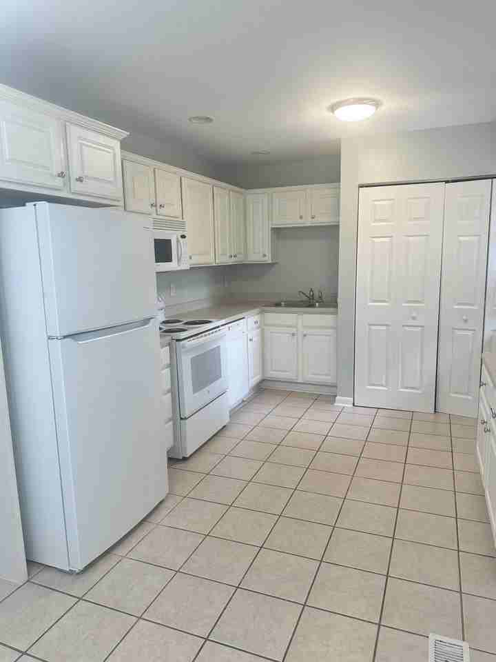 2908 Argyle Dr - Photo 4 of 7