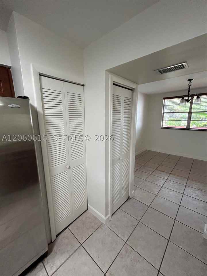 9224 Sw 4th Ter - Photo 5 of 23