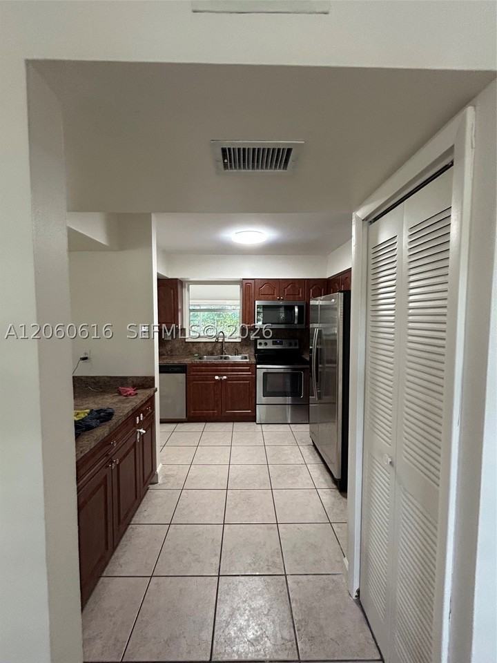 9224 Sw 4th Ter - Photo 6 of 23