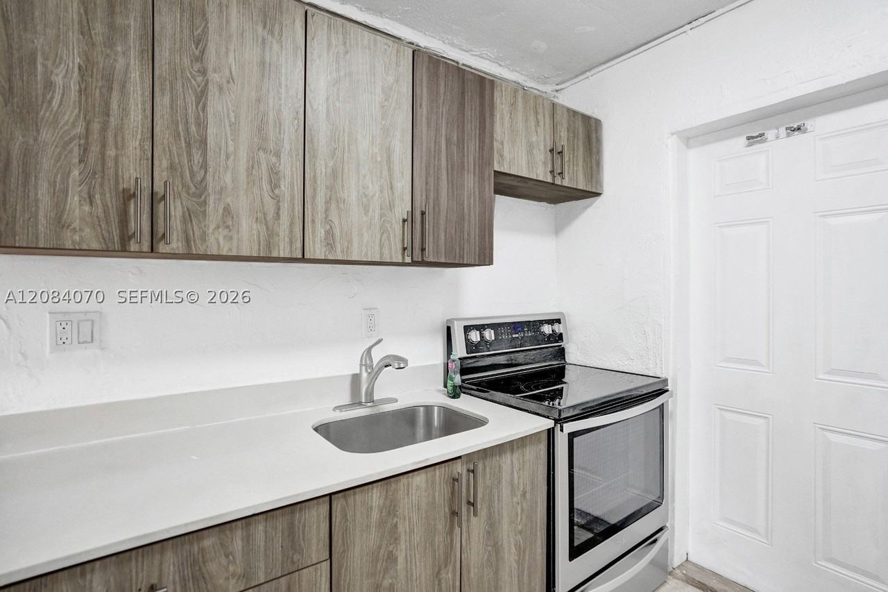 1210 Nw 2nd St #3 - Photo 5 of 14