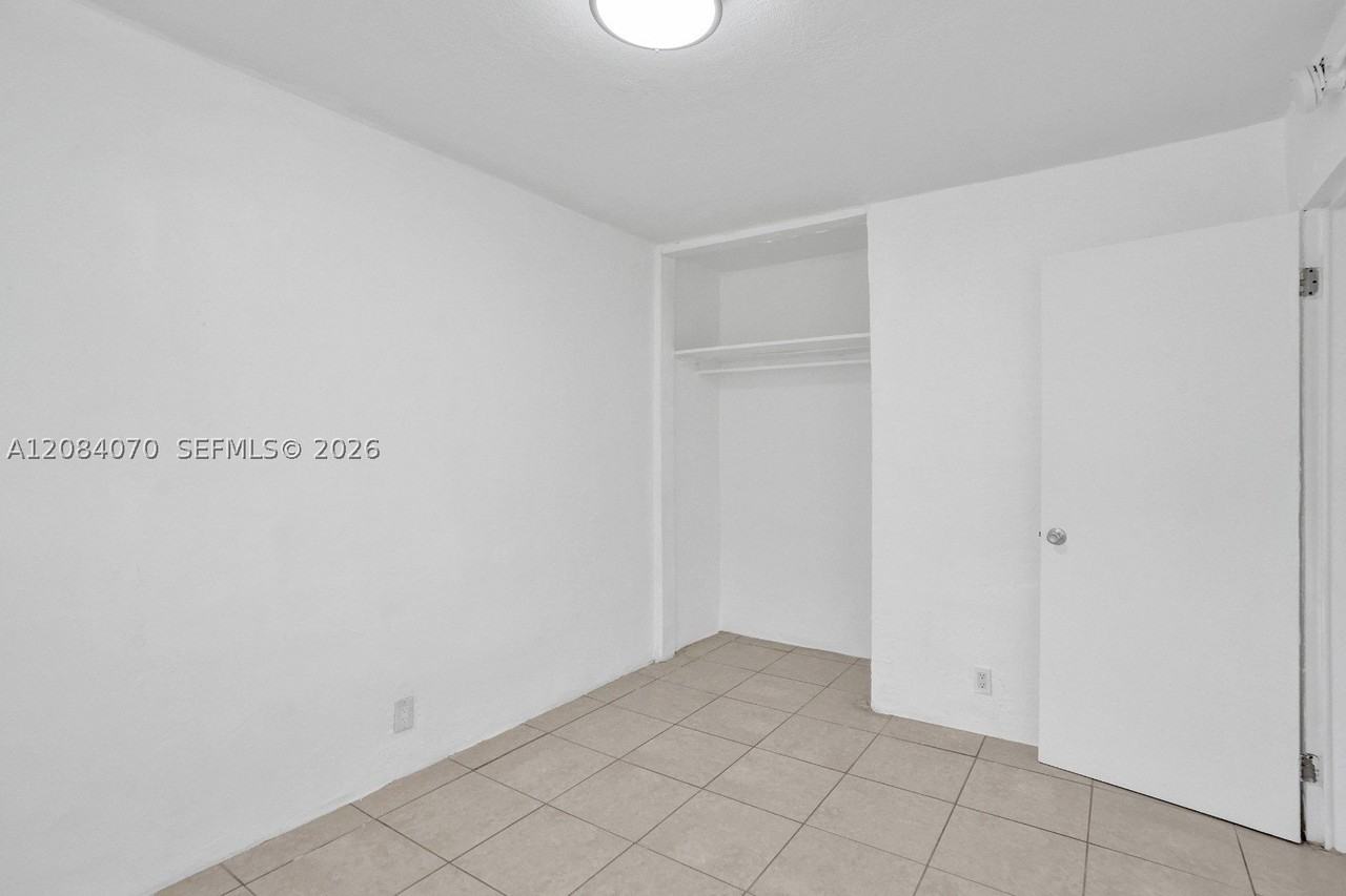 1210 Nw 2nd St #3 - Photo 7 of 14