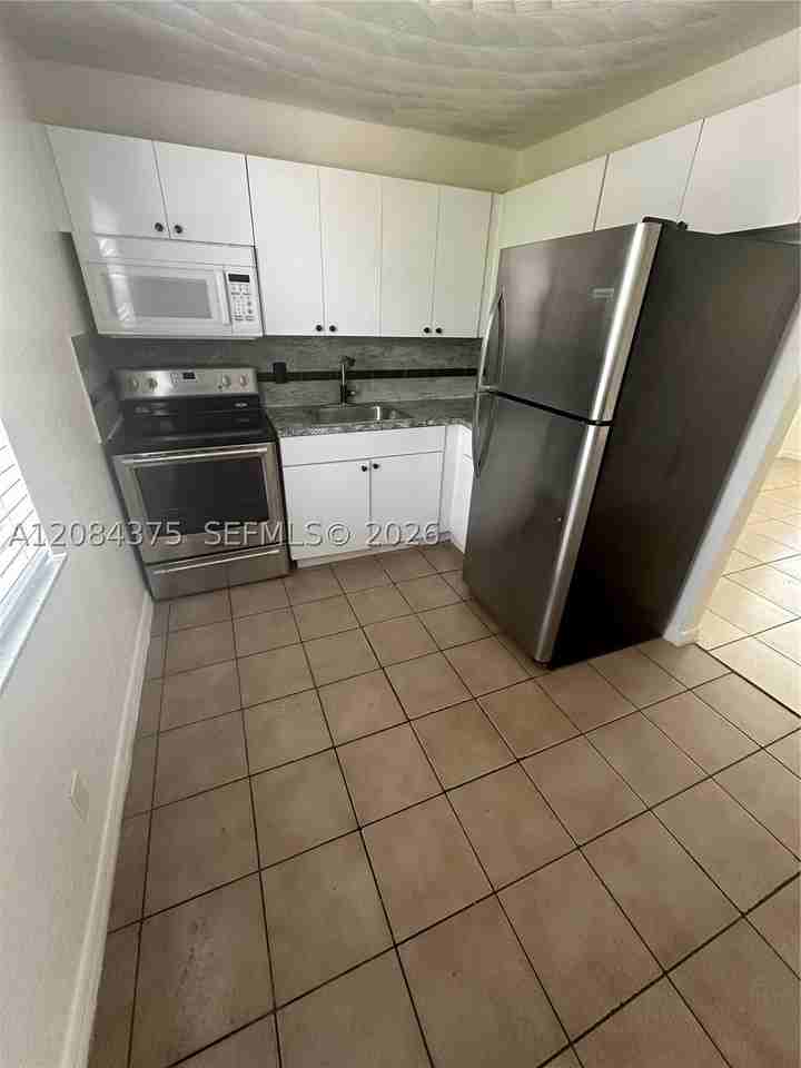 4120 Sw 19th St #2 - Photo 7 of 14