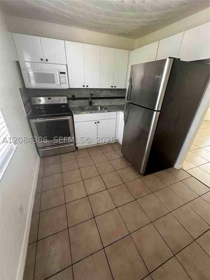 4120 Sw 19th St #1 - Photo 7 of 14