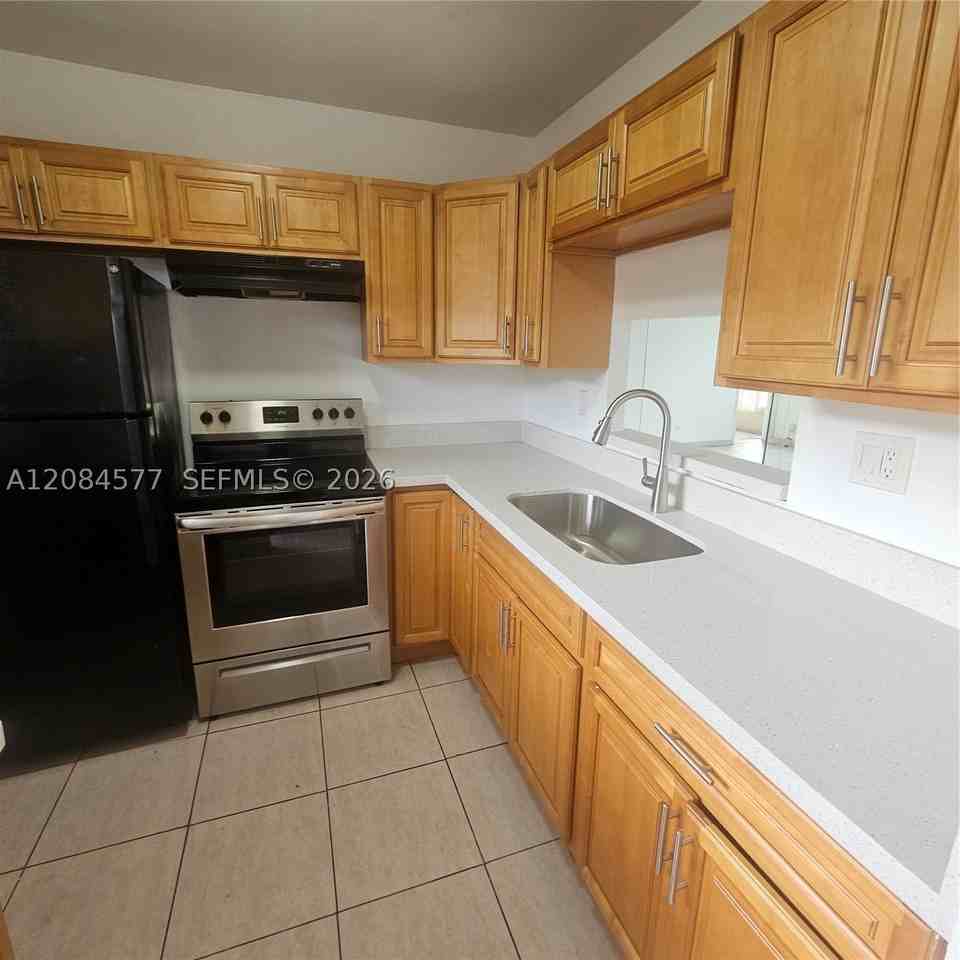 5021 W Oakland Park Blvd #204 - Photo 2 of 5