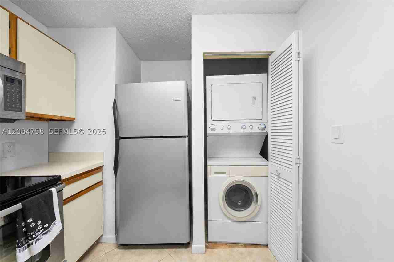 3405 Nw 44th St #205 - Photo 6 of 18