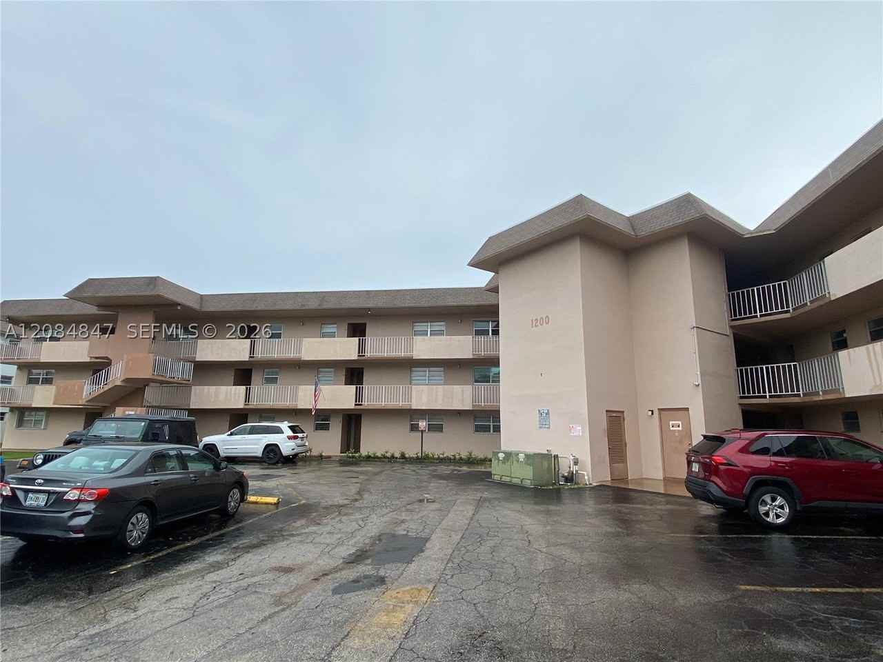 1200 Tallwood Ave #102