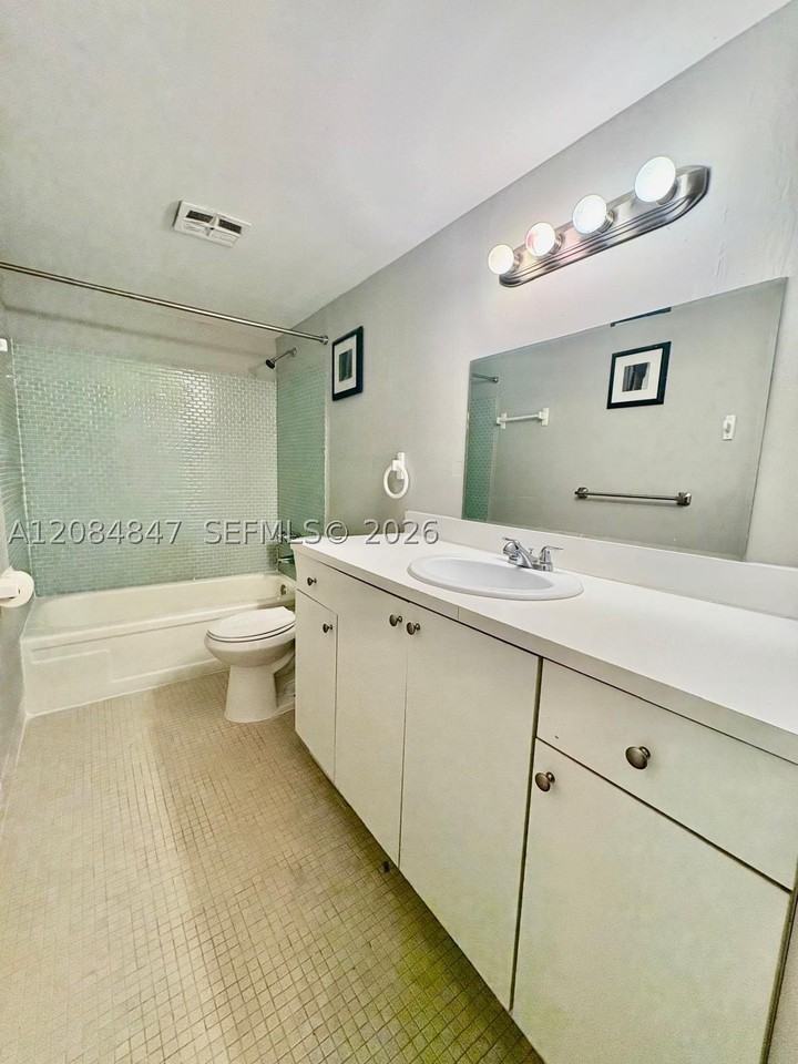 1200 Tallwood Ave #102 - Photo 2 of 10