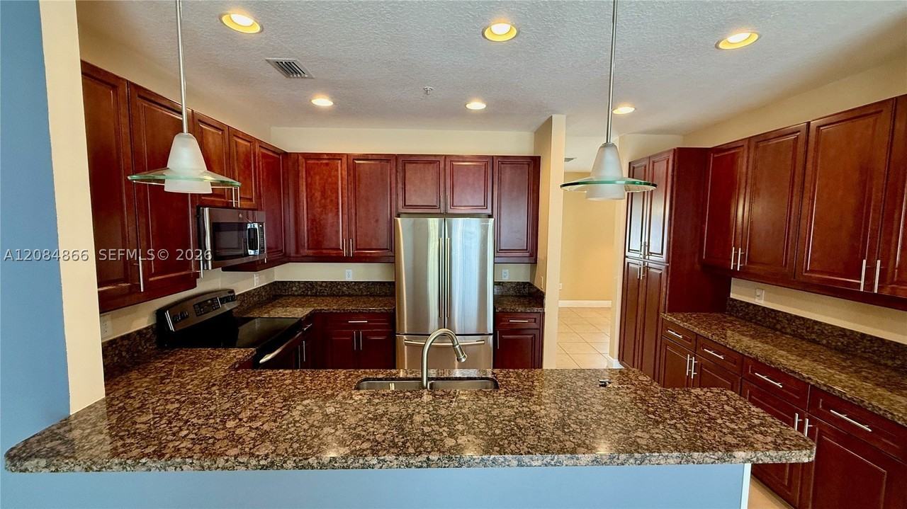 3843 Nw 5th Ter - Photo 4 of 29