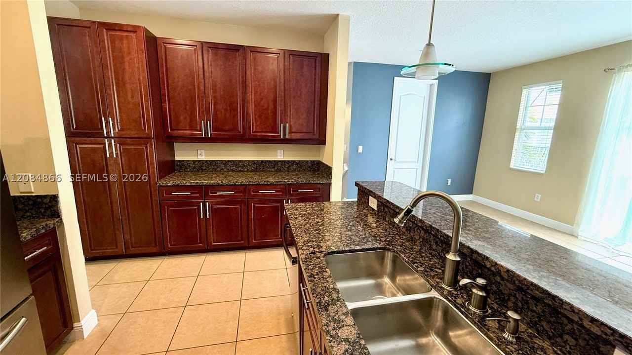 3843 Nw 5th Ter - Photo 5 of 29
