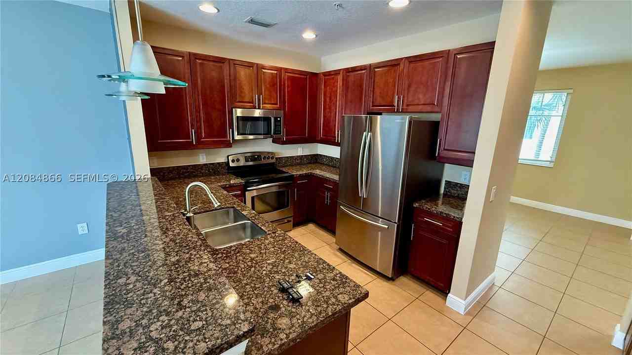 3843 Nw 5th Ter - Photo 6 of 29