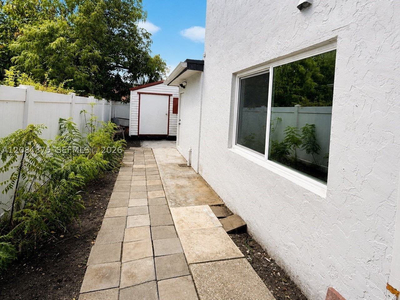 970 Sw 80th Ave #A - Photo 3 of 16