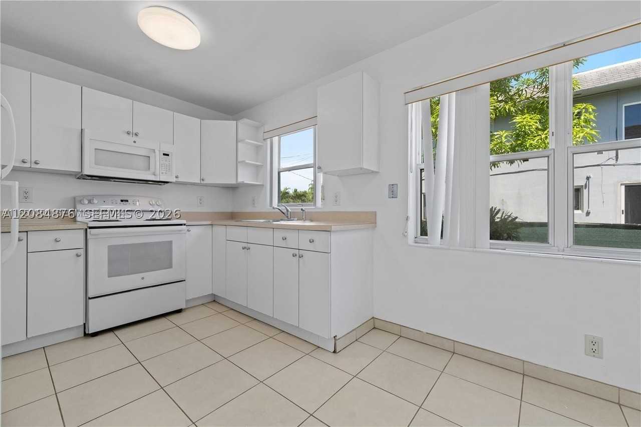 5207 Sw 91st Ave #7 - Photo 4 of 11
