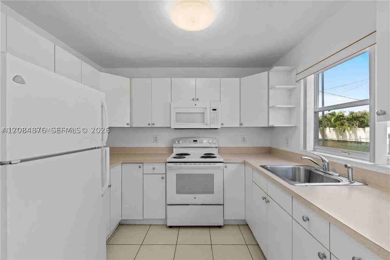5207 Sw 91st Ave #7 - Photo 5 of 11