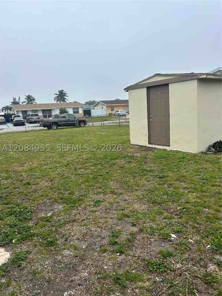 3270 Nw 196th Ln - Photo 2 of 10