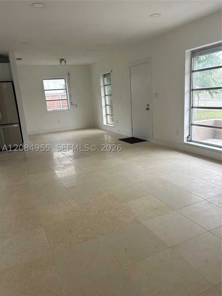 3270 Nw 196th Ln - Photo 4 of 10