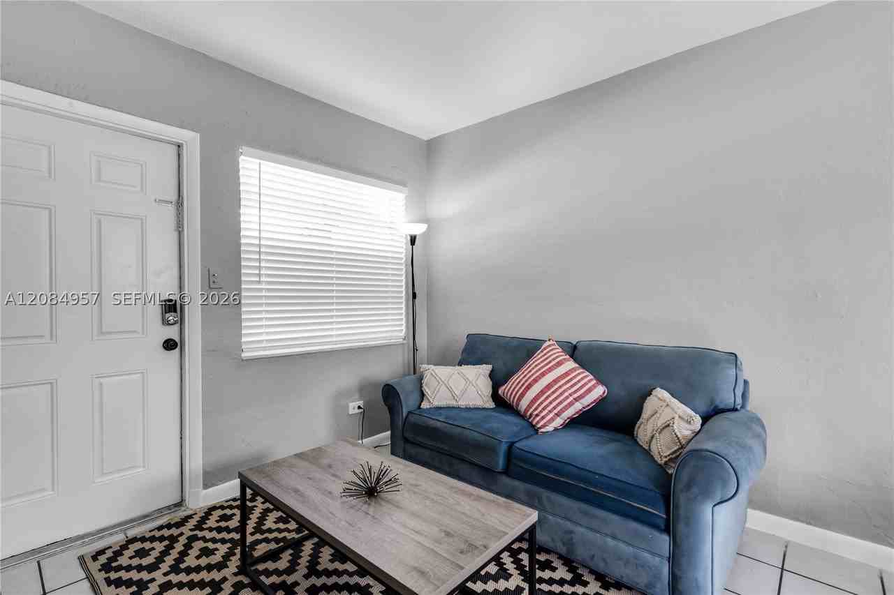 105 Sw 5th Ct #3 - Photo 4 of 16