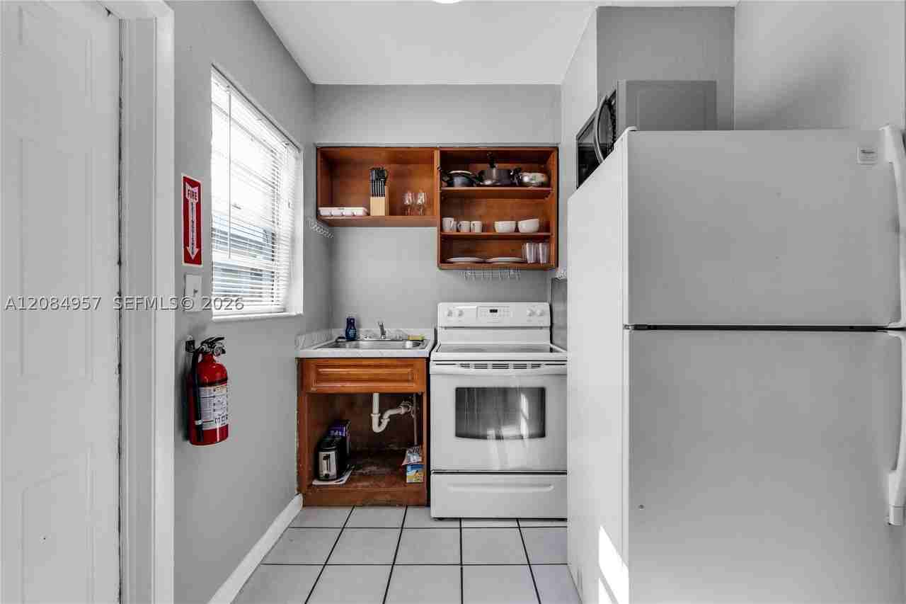 105 Sw 5th Ct #3 - Photo 7 of 16