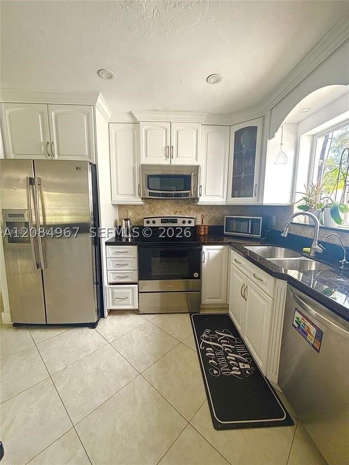 1116 N 13th Ct - Photo 5 of 28