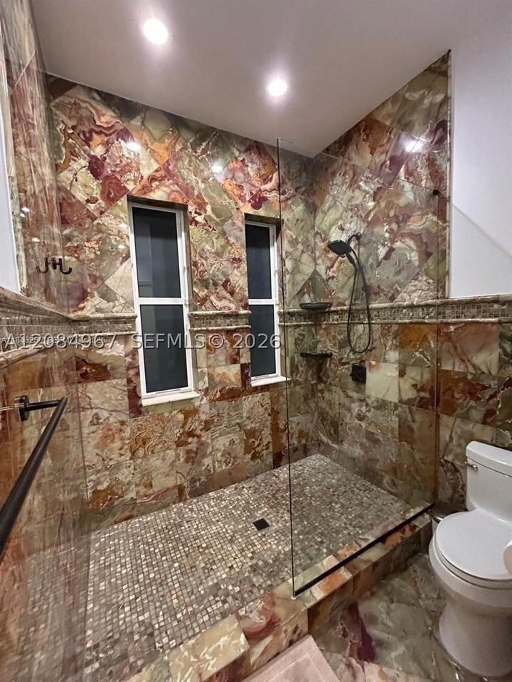 1116 N 13th Ct - Photo 6 of 28