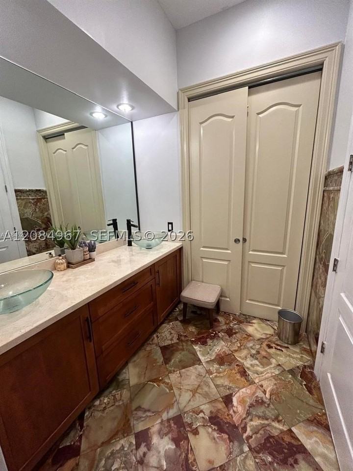 1116 N 13th Ct - Photo 7 of 28