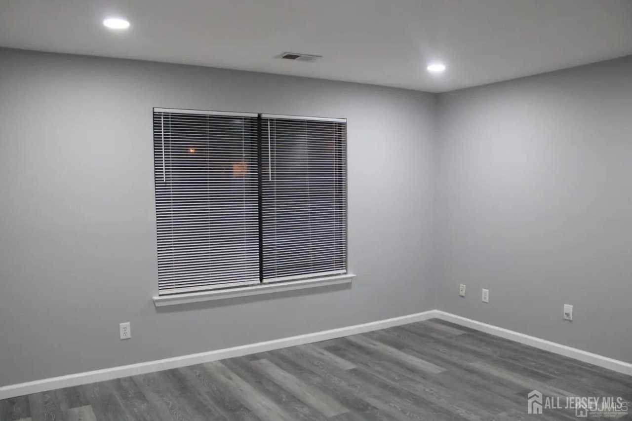 2905 Lighthouse Ln - Photo 5 of 17