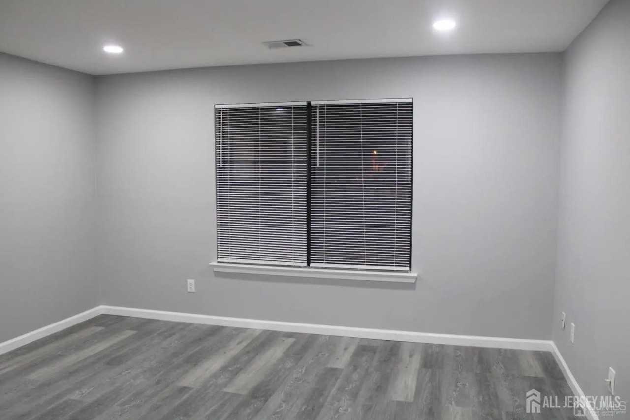 2905 Lighthouse Ln - Photo 7 of 17
