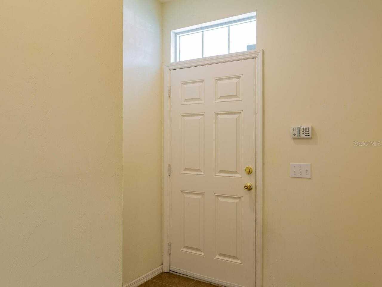 1565 Nw 29th Rd #4 - Photo 4 of 27