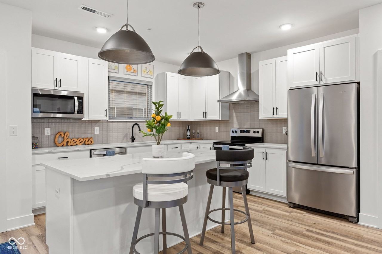 727 N Illinois St #204 - Photo 4 of 45