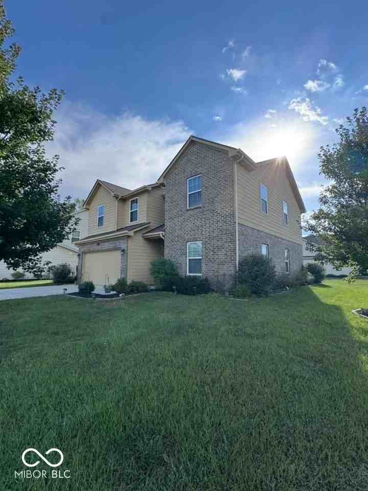 17706 Arryne Dr E - Photo 3 of 24