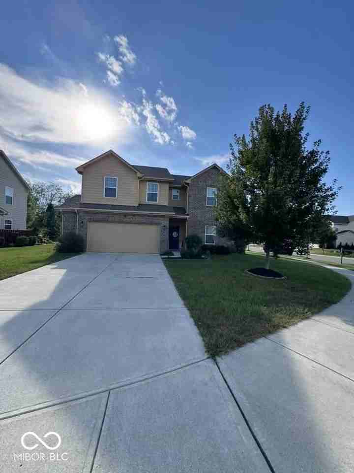 17706 Arryne Dr E - Photo 4 of 24