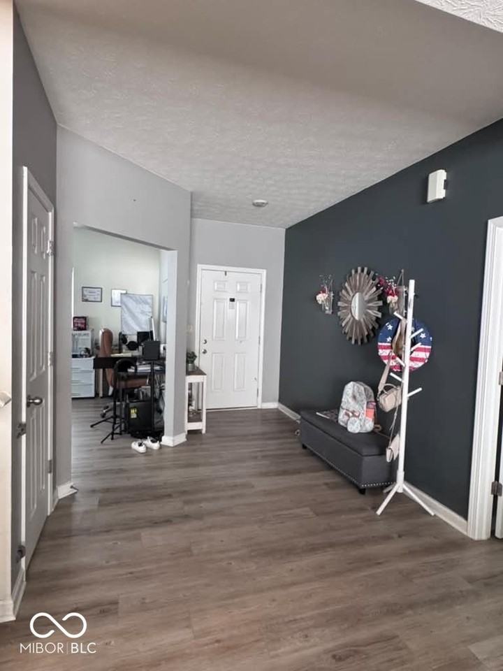 17706 Arryne Dr E - Photo 5 of 24