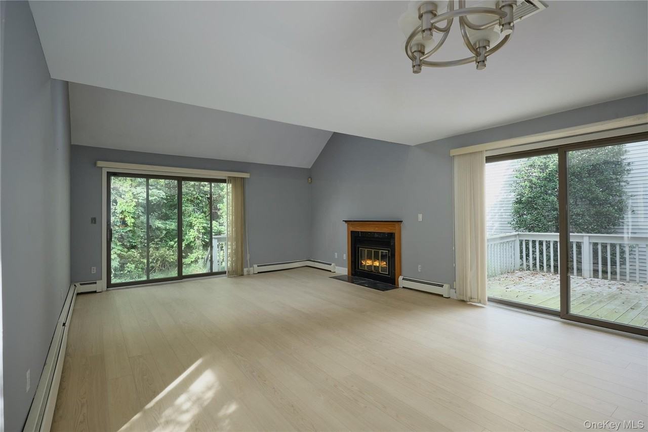 23 Evon Ct - Photo 4 of 35